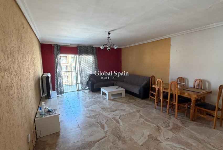 Revente - APPARTEMENT -
TORREVIEJA - Acequion