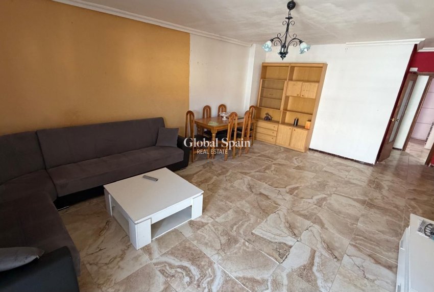 Revente - APPARTEMENT -
TORREVIEJA - Acequion