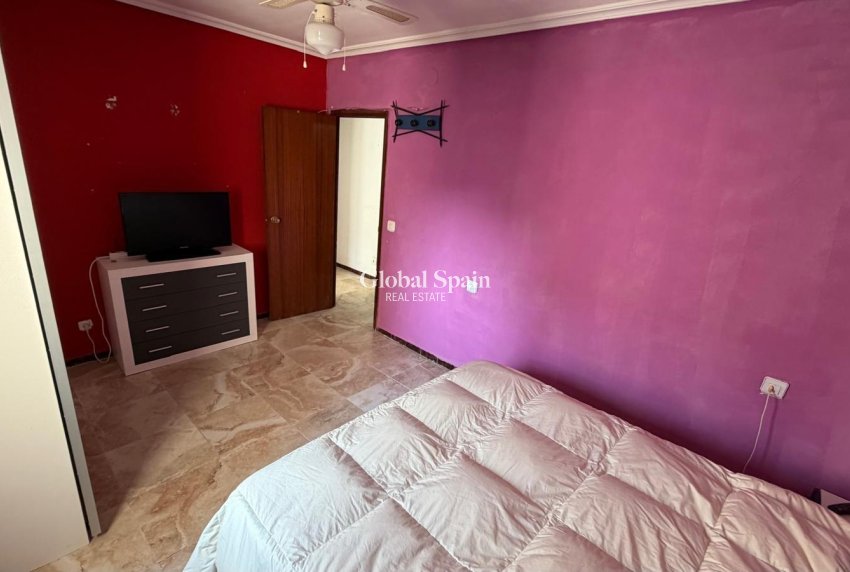 Revente - APPARTEMENT -
TORREVIEJA - Acequion