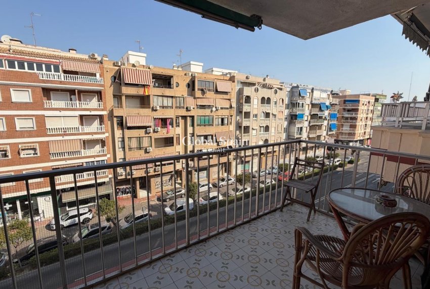 Revente - APPARTEMENT -
TORREVIEJA - Acequion