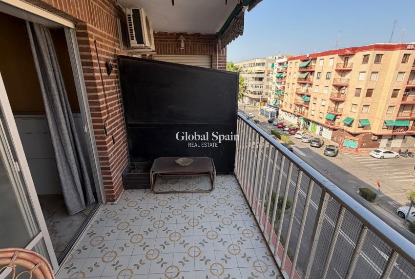 Revente - APPARTEMENT -
TORREVIEJA - Acequion