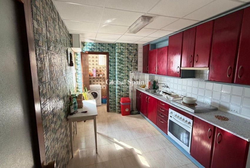 Revente - APPARTEMENT -
TORREVIEJA - Acequion