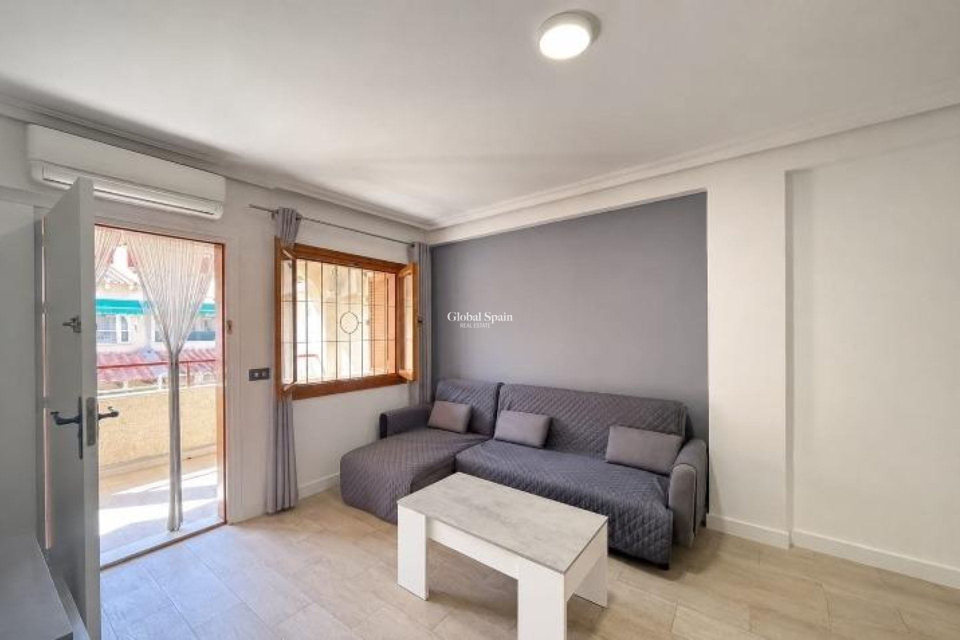 Revente - APPARTEMENT -
TORREVIEJA - Acequion