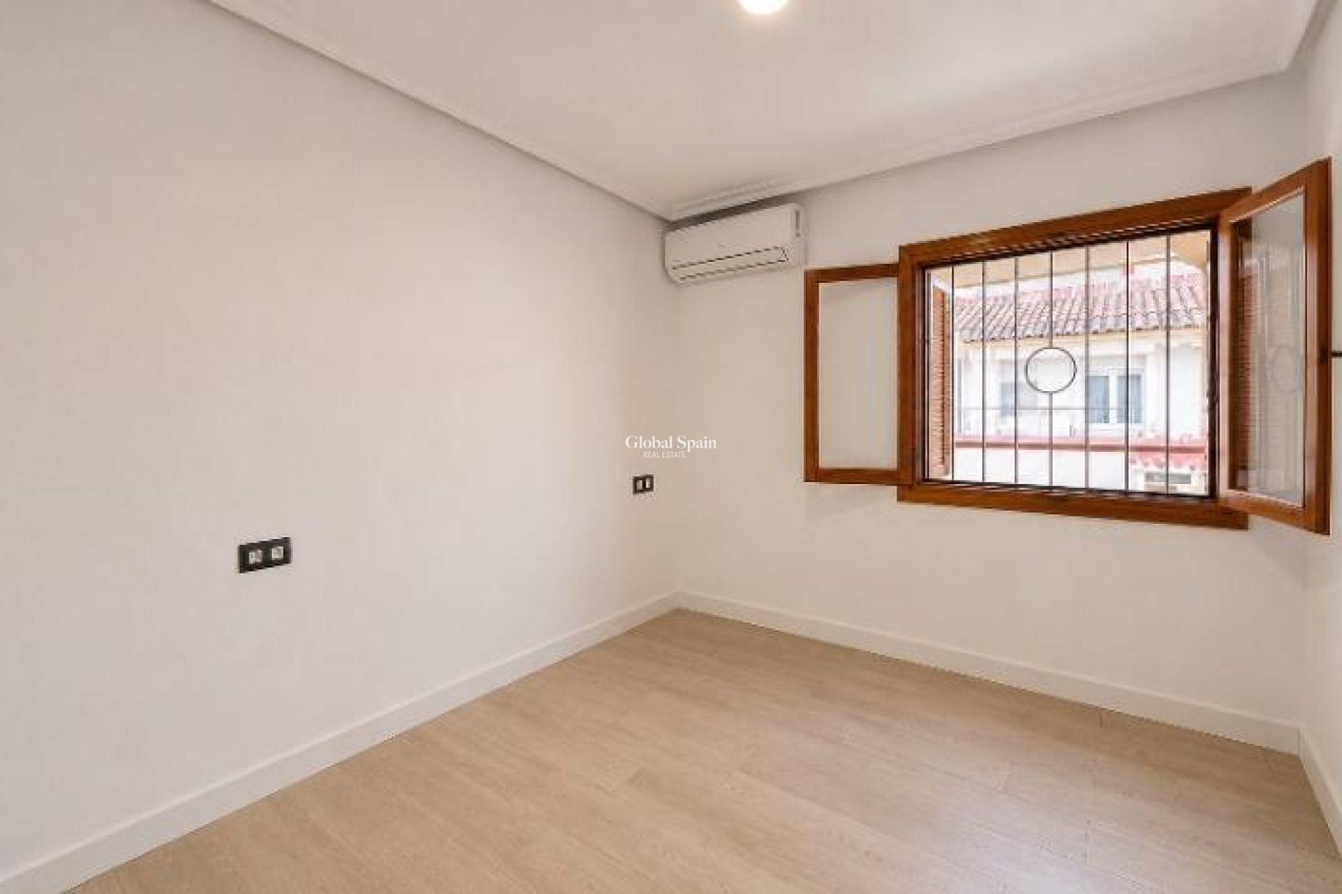 Revente - APPARTEMENT -
TORREVIEJA - Acequion