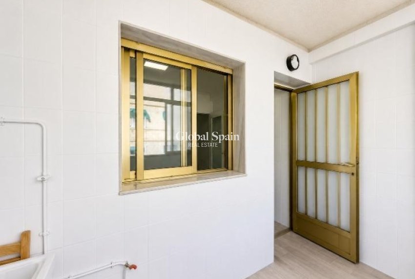 Revente - APPARTEMENT -
TORREVIEJA - Acequion