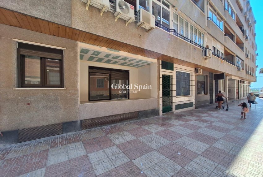 Revente - APPARTEMENT -
TORREVIEJA - Acequion