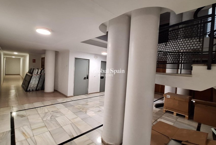 Revente - APPARTEMENT -
TORREVIEJA - Acequion