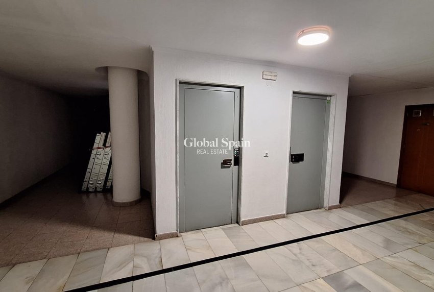 Revente - APPARTEMENT -
TORREVIEJA - Acequion