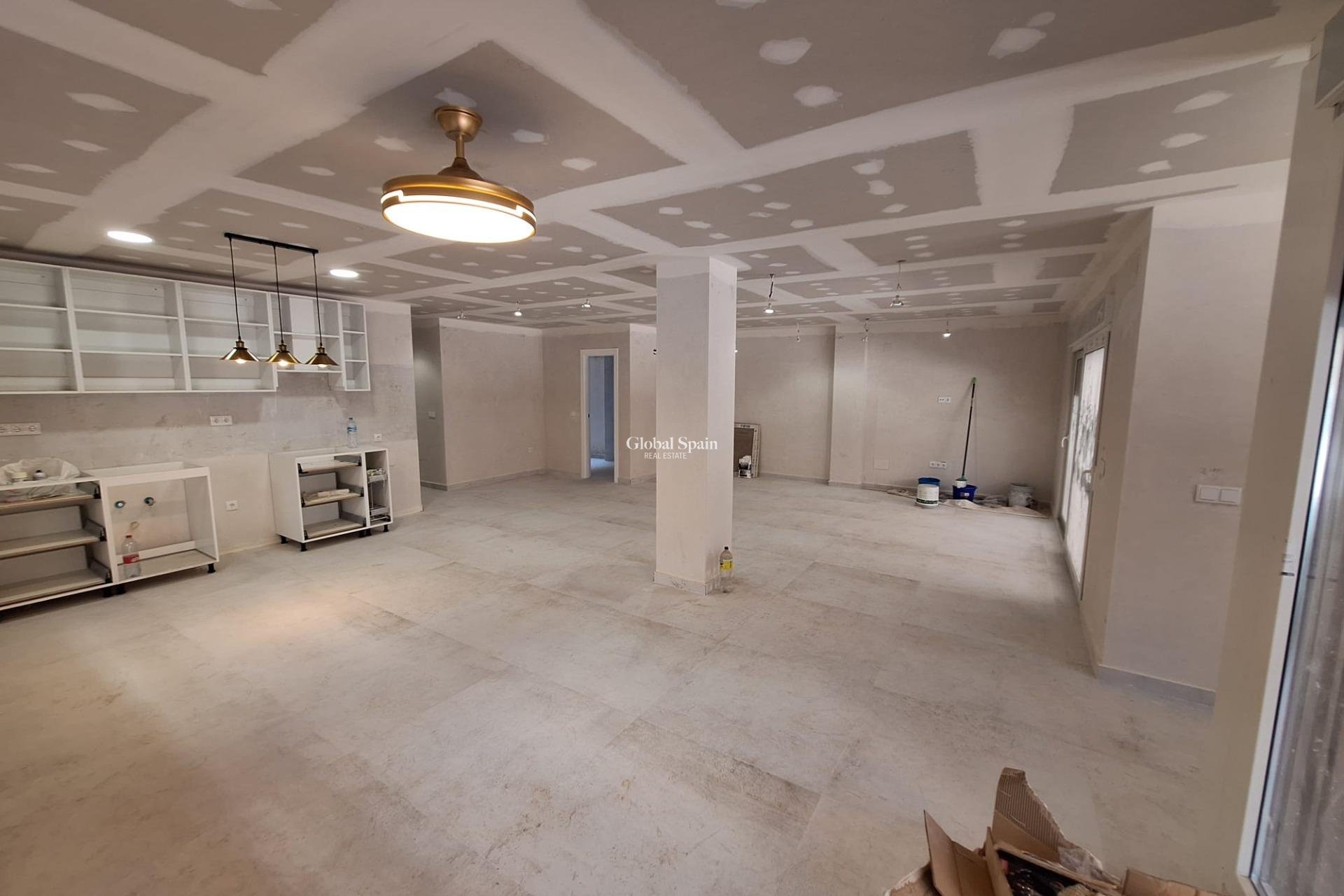 Revente - APPARTEMENT -
TORREVIEJA - Acequion