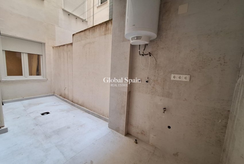 Revente - APPARTEMENT -
TORREVIEJA - Acequion
