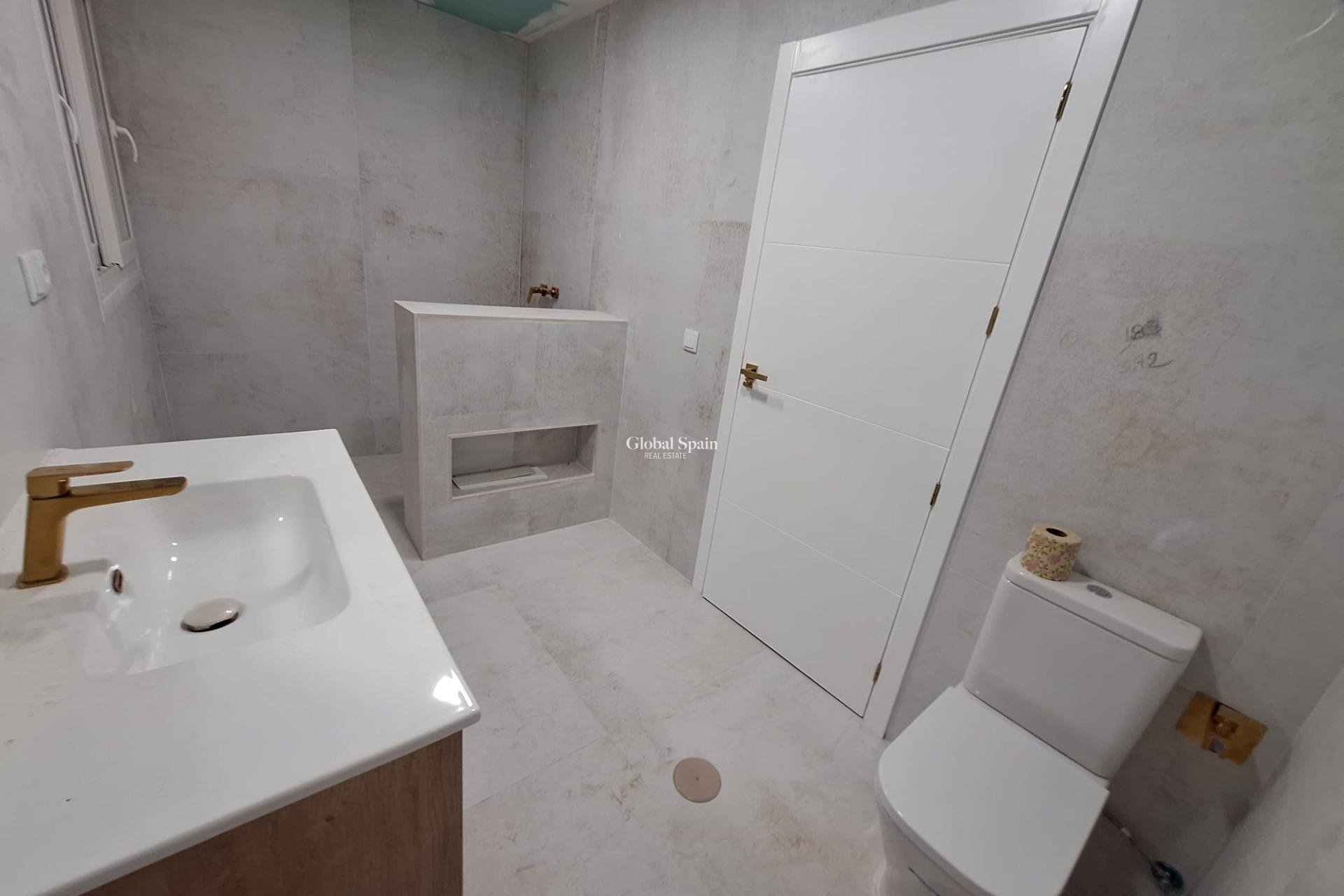 Revente - APPARTEMENT -
TORREVIEJA - Acequion