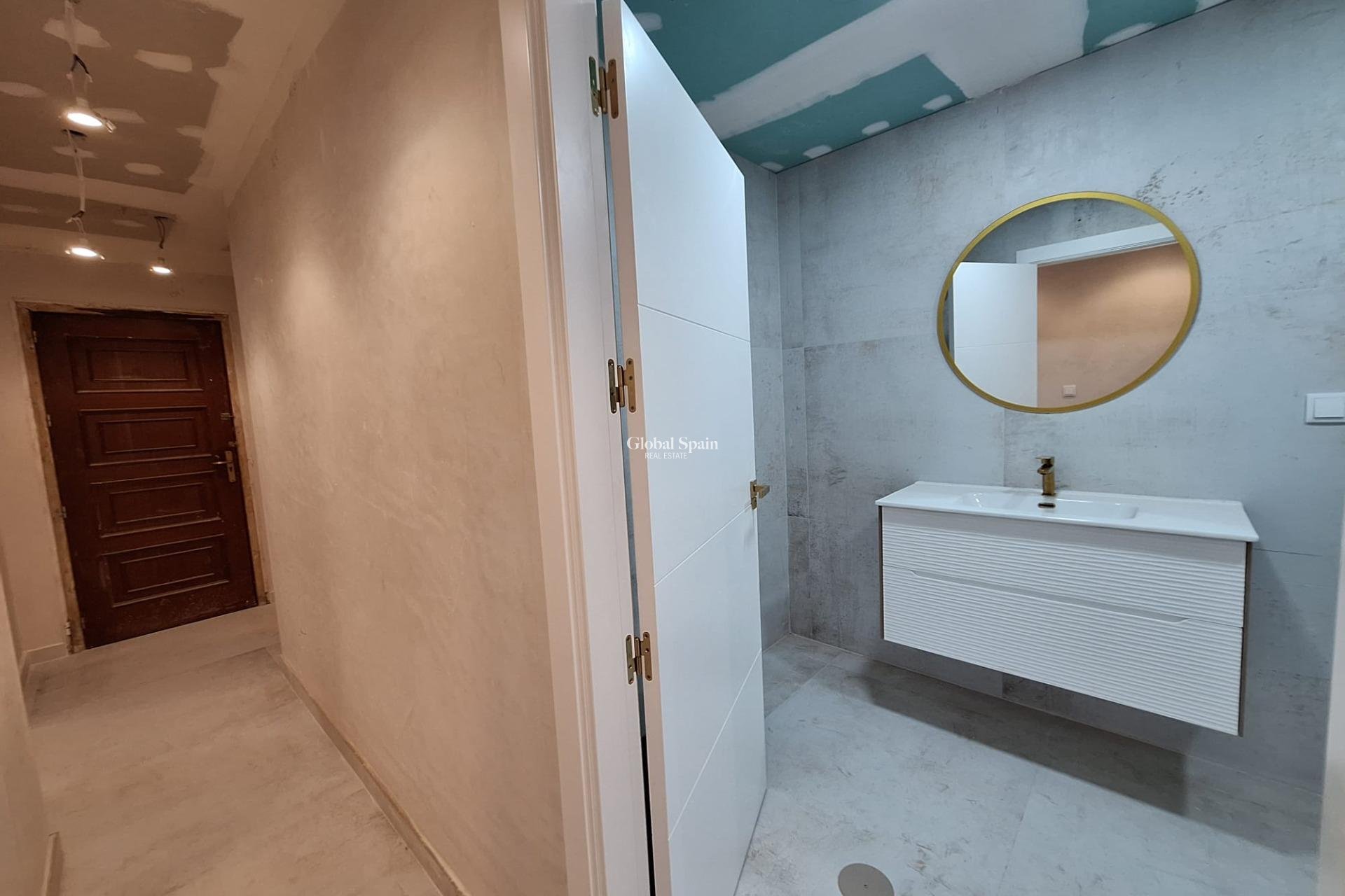 Revente - APPARTEMENT -
TORREVIEJA - Acequion