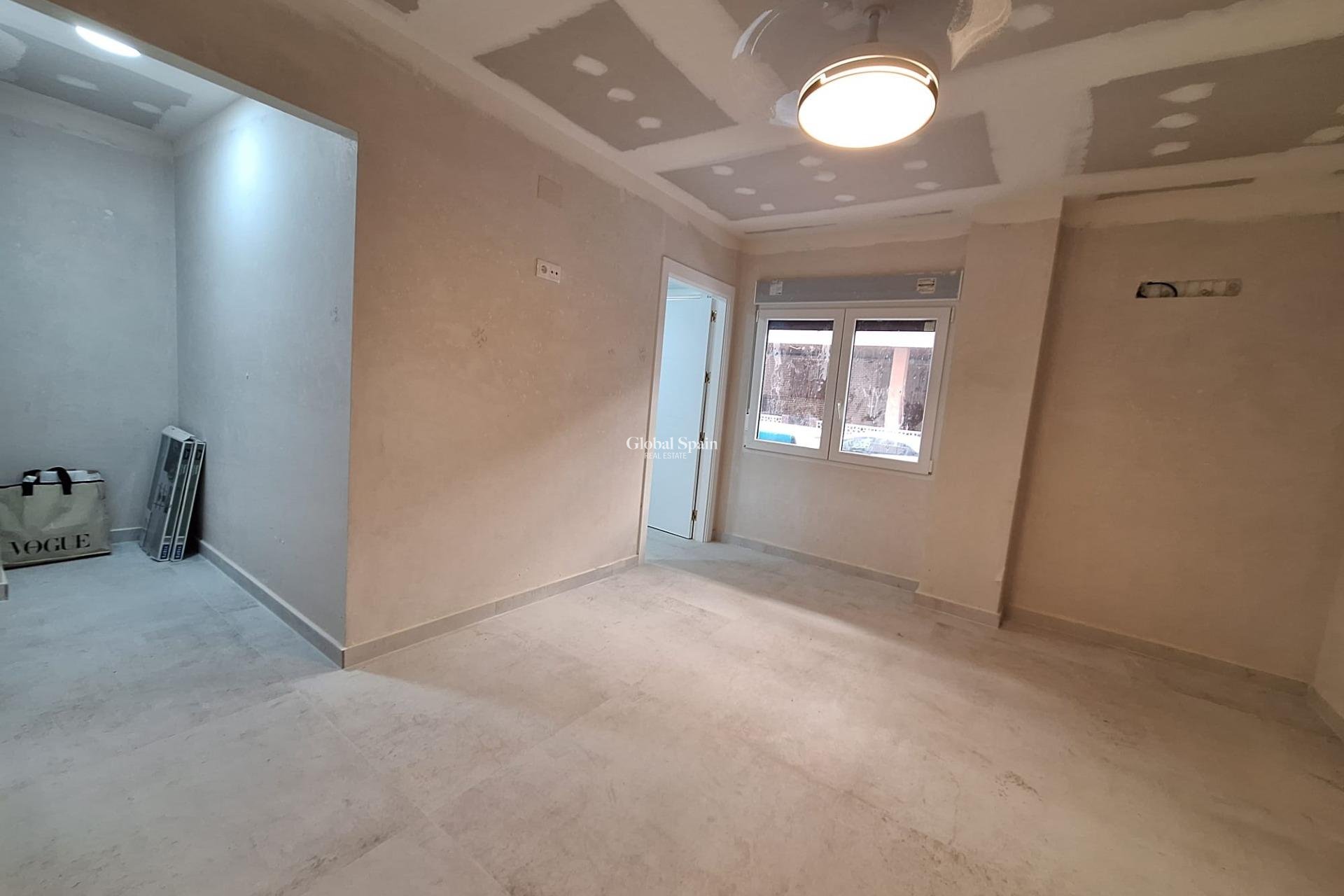 Revente - APPARTEMENT -
TORREVIEJA - Acequion