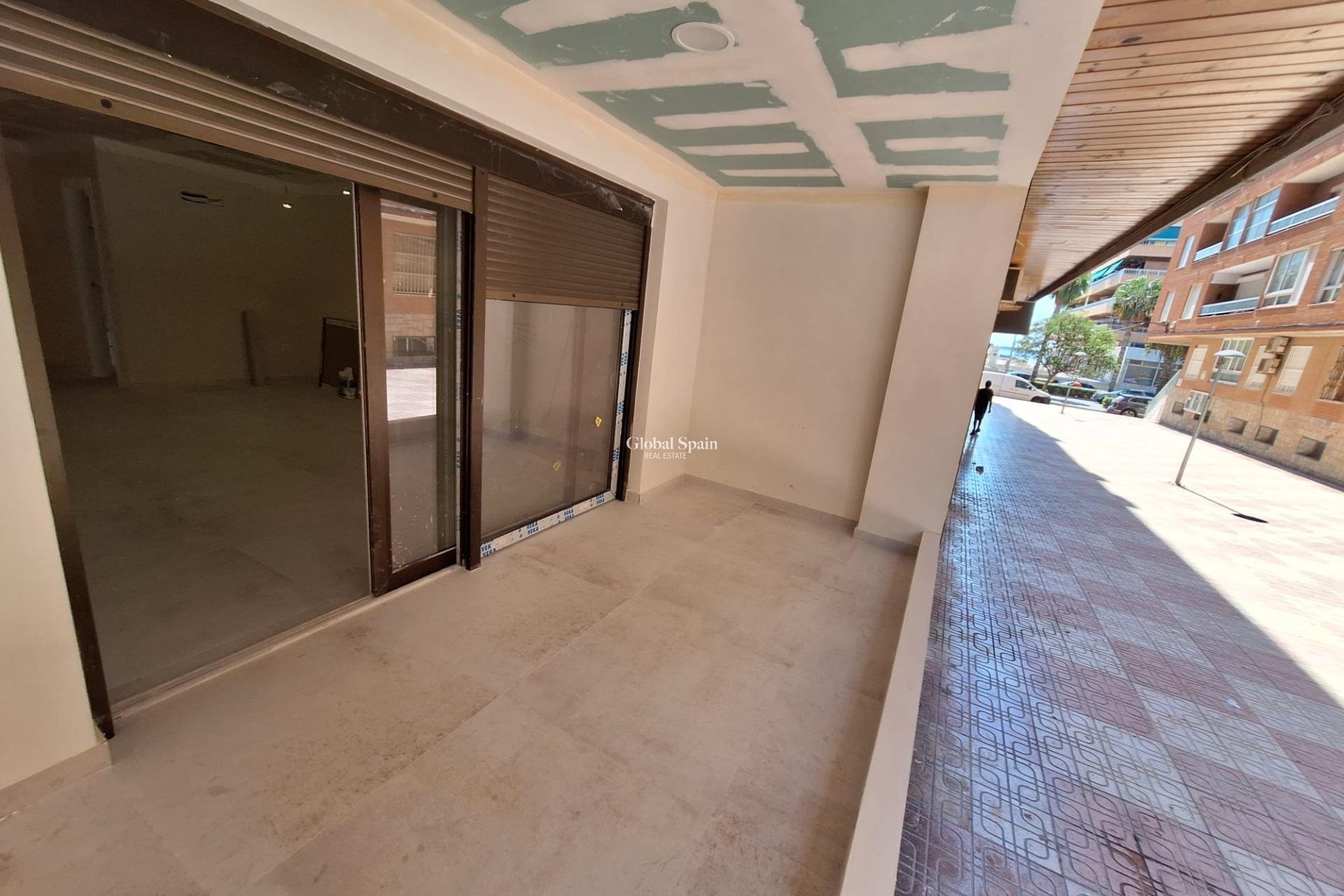 Revente - APPARTEMENT -
TORREVIEJA - Acequion