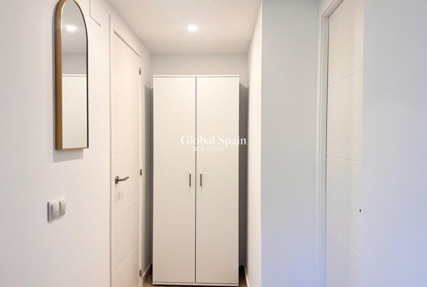 Revente - APPARTEMENT -
TORREVIEJA - Acequion