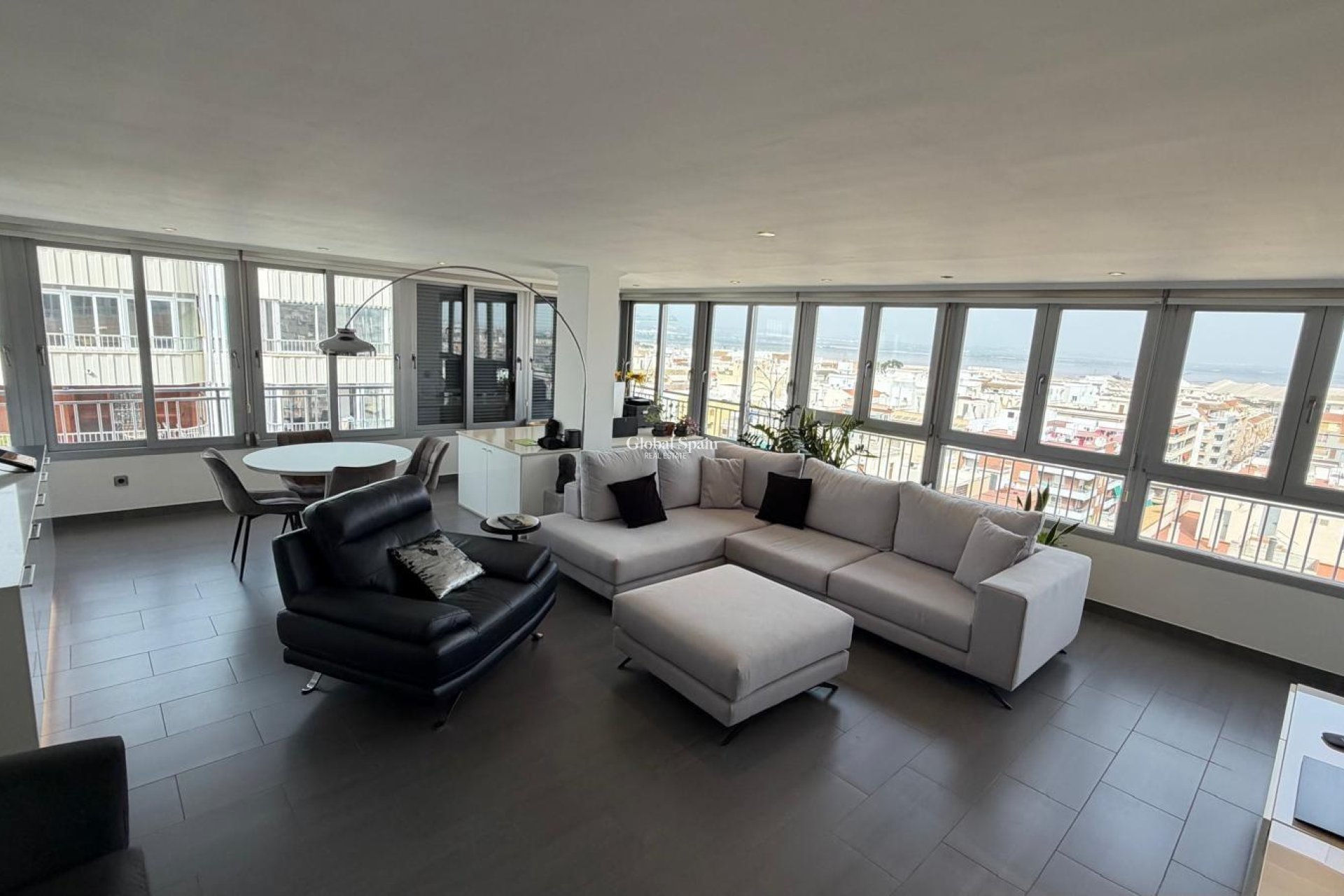 Revente - APPARTEMENT -
TORREVIEJA - Acequion