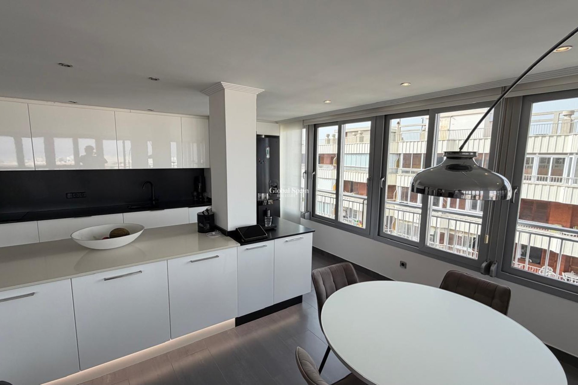 Revente - APPARTEMENT -
TORREVIEJA - Acequion