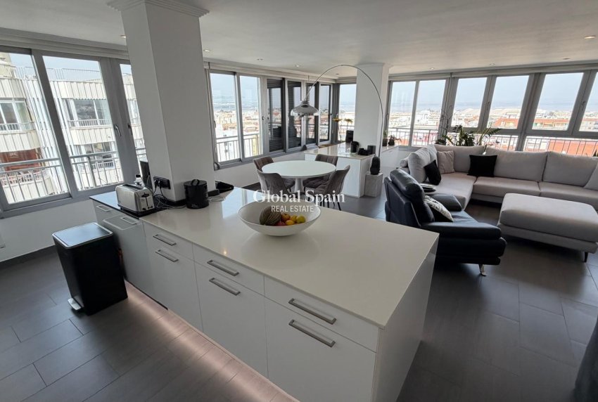 Revente - APPARTEMENT -
TORREVIEJA - Acequion