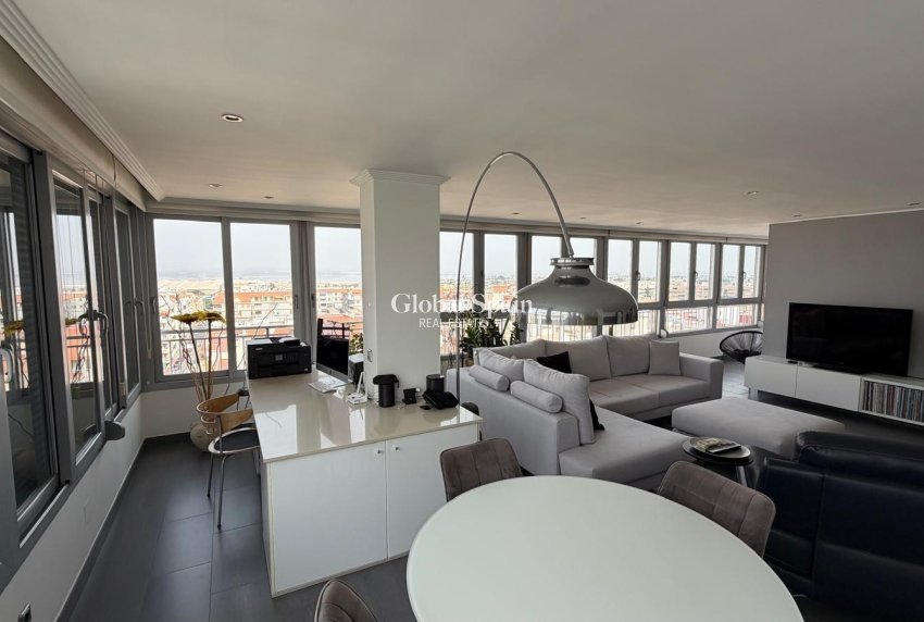 Revente - APPARTEMENT -
TORREVIEJA - Acequion