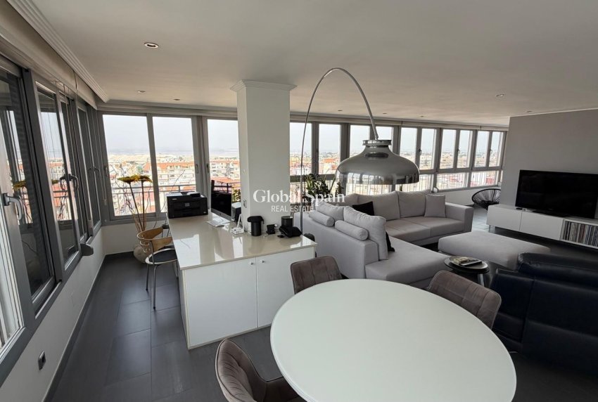 Revente - APPARTEMENT -
TORREVIEJA - Acequion