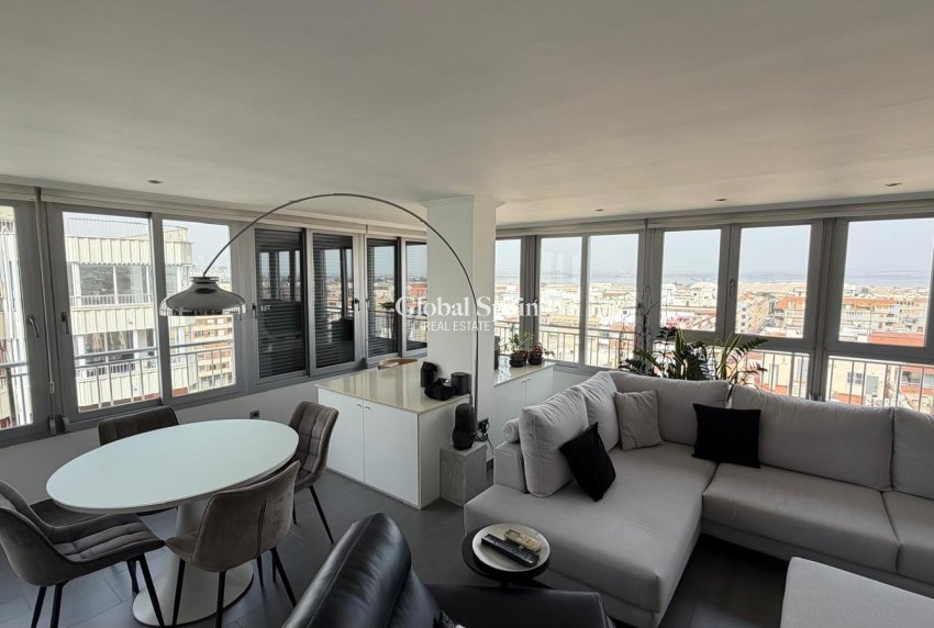 Revente - APPARTEMENT -
TORREVIEJA - Acequion