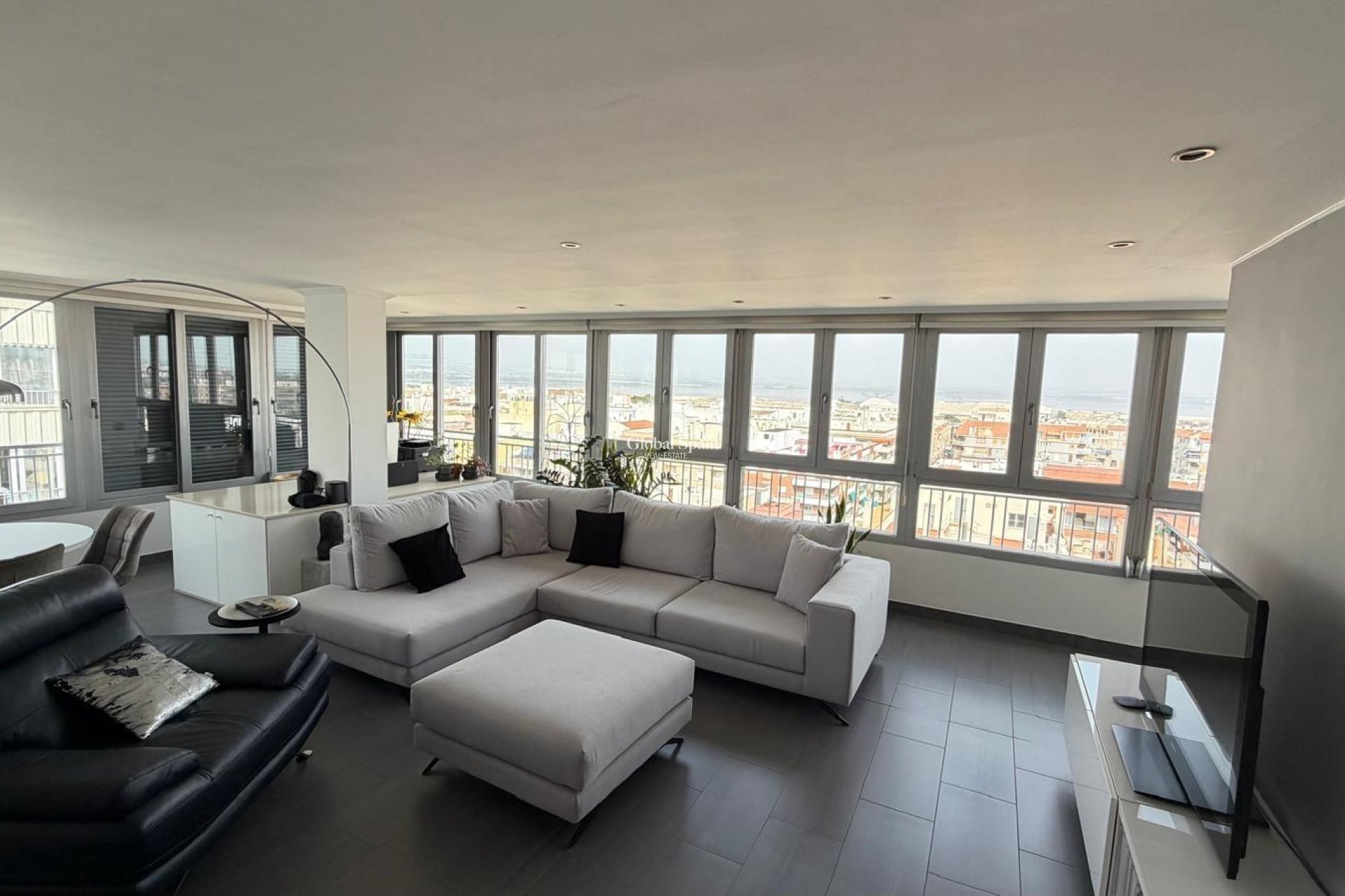 Revente - APPARTEMENT -
TORREVIEJA - Acequion