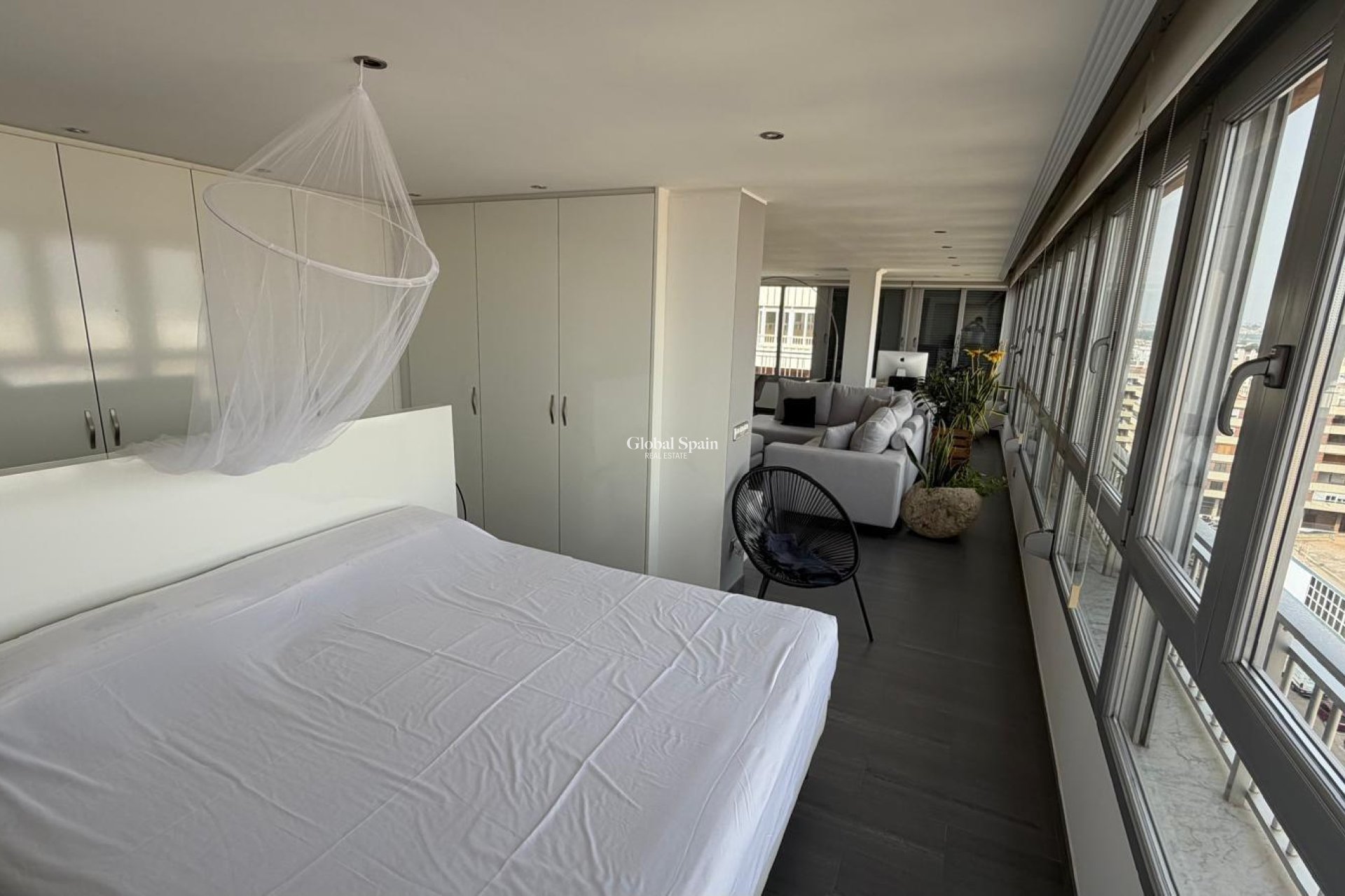 Revente - APPARTEMENT -
TORREVIEJA - Acequion