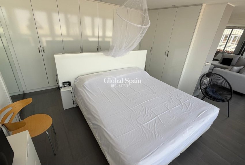 Revente - APPARTEMENT -
TORREVIEJA - Acequion