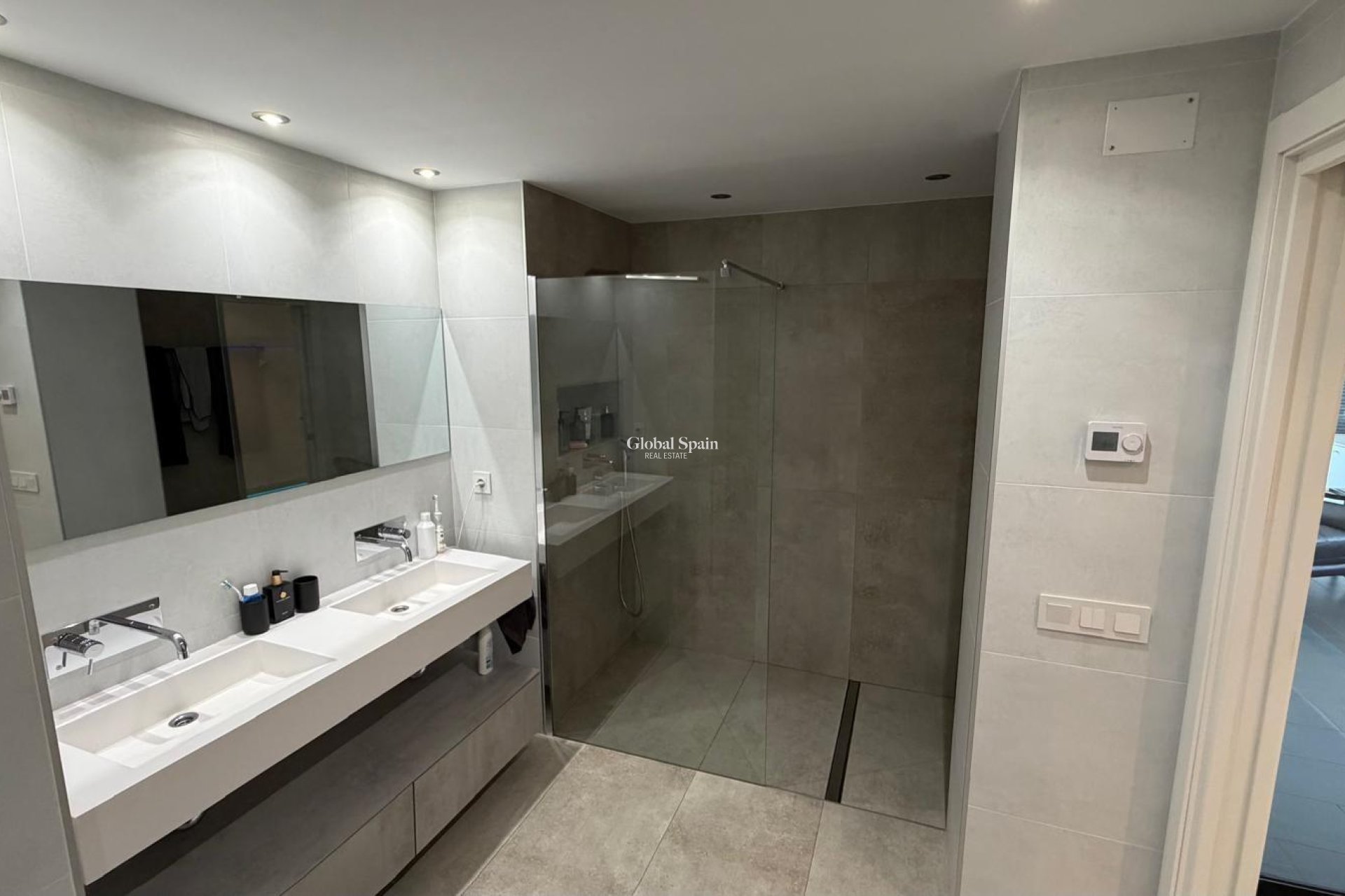 Revente - APPARTEMENT -
TORREVIEJA - Acequion