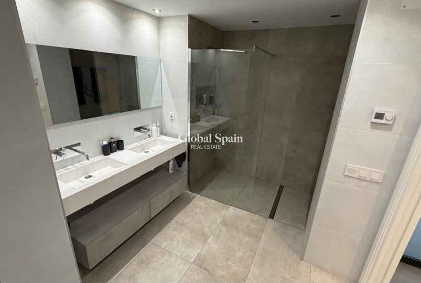 Revente - APPARTEMENT -
TORREVIEJA - Acequion