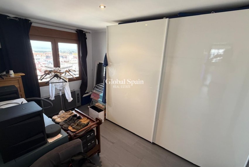 Revente - APPARTEMENT -
TORREVIEJA - Acequion