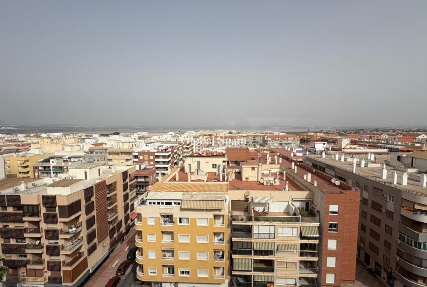 Revente - APPARTEMENT -
TORREVIEJA - Acequion