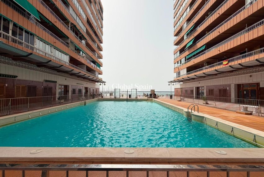 Revente - APPARTEMENT -
TORREVIEJA - Acequion