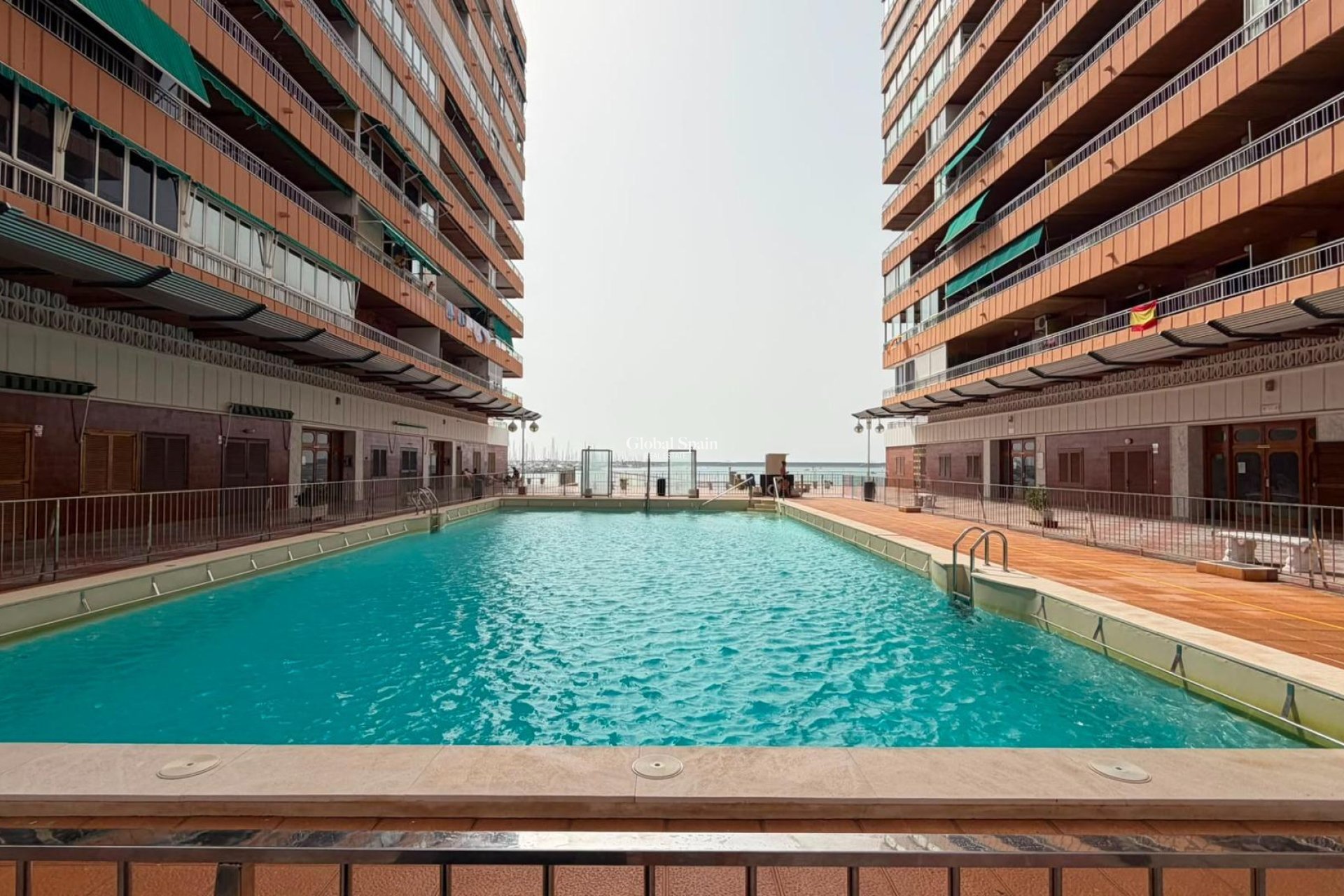 Revente - APPARTEMENT -
TORREVIEJA - Acequion
