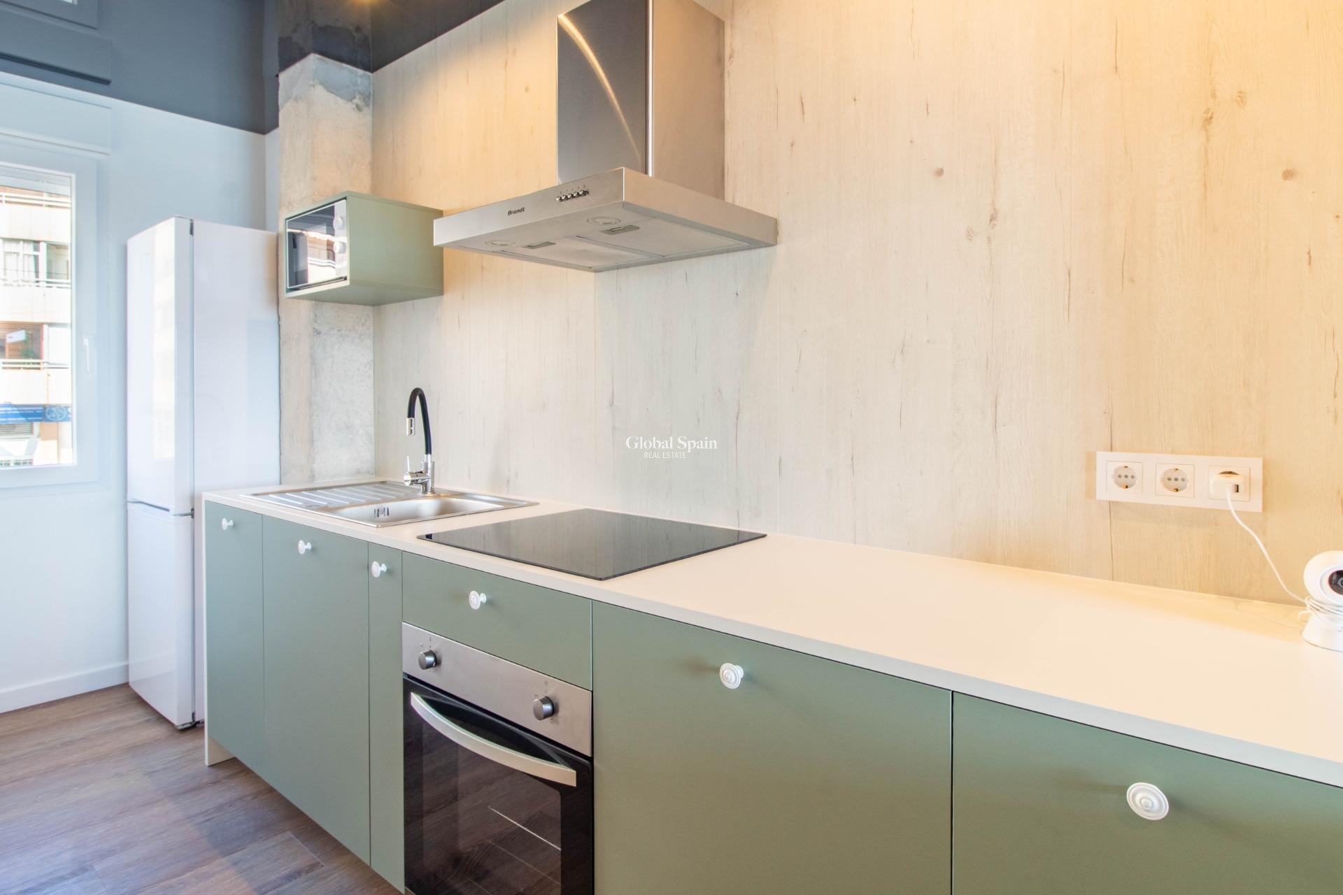 Revente - APPARTEMENT -
TORREVIEJA - Acequion