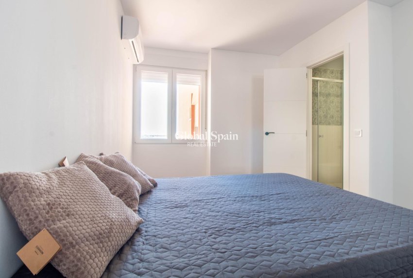 Revente - APPARTEMENT -
TORREVIEJA - Acequion