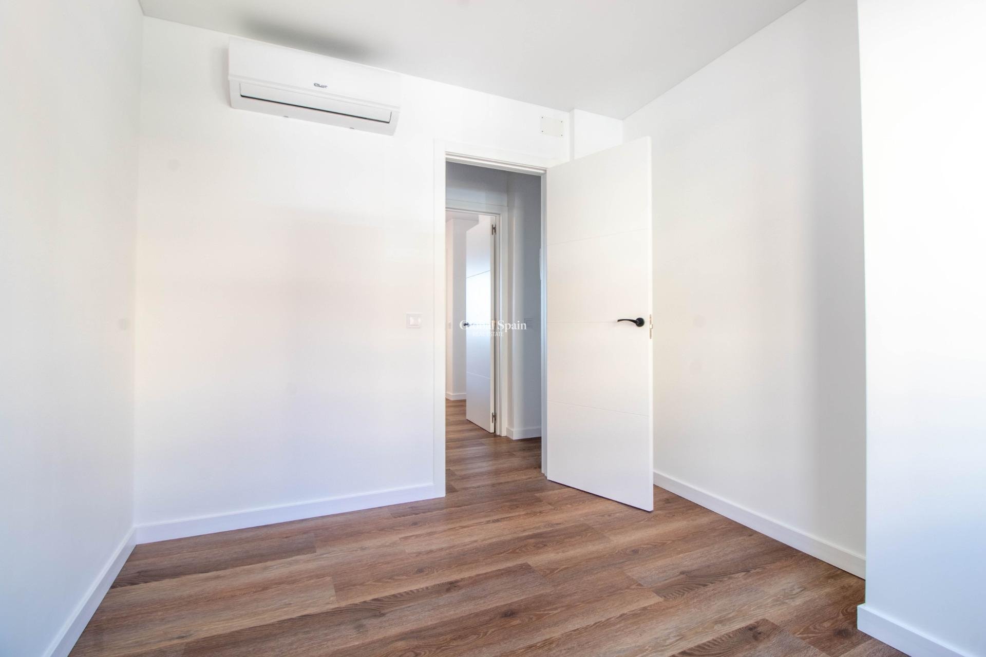 Revente - APPARTEMENT -
TORREVIEJA - Acequion