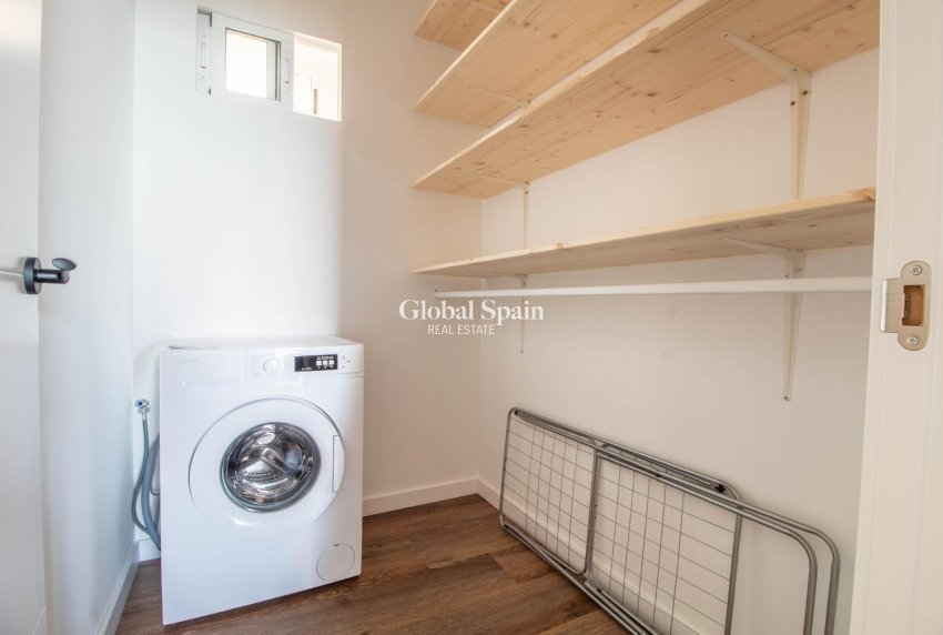 Revente - APPARTEMENT -
TORREVIEJA - Acequion