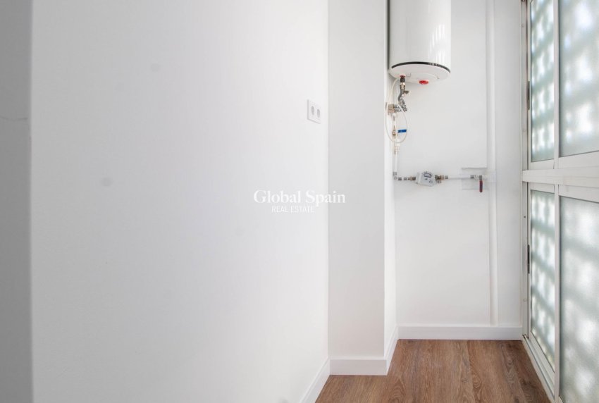 Revente - APPARTEMENT -
TORREVIEJA - Acequion