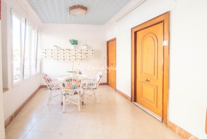 Revente - APPARTEMENT -
TORREVIEJA - Acequion