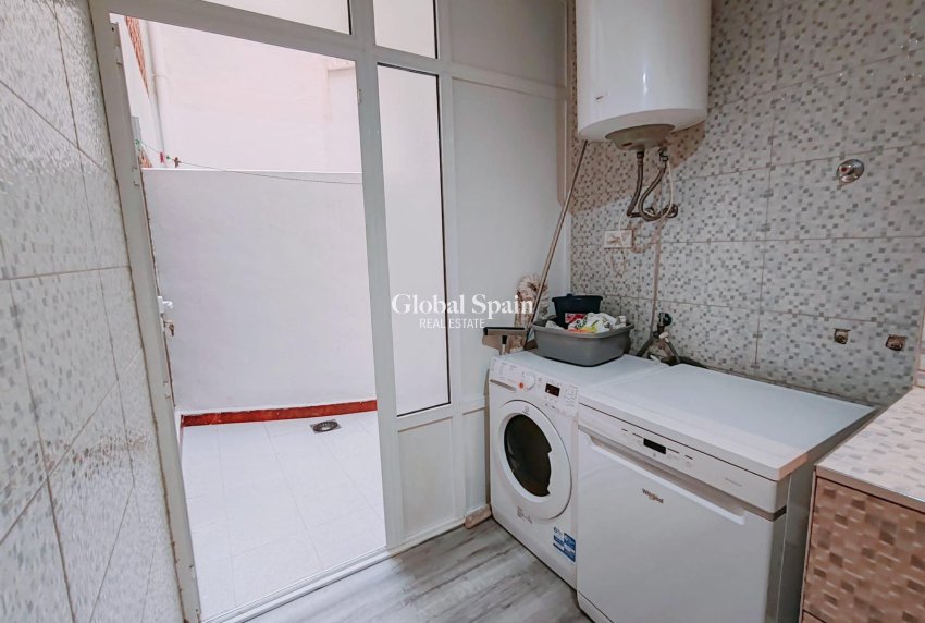 Revente - APPARTEMENT -
TORREVIEJA - Acequion