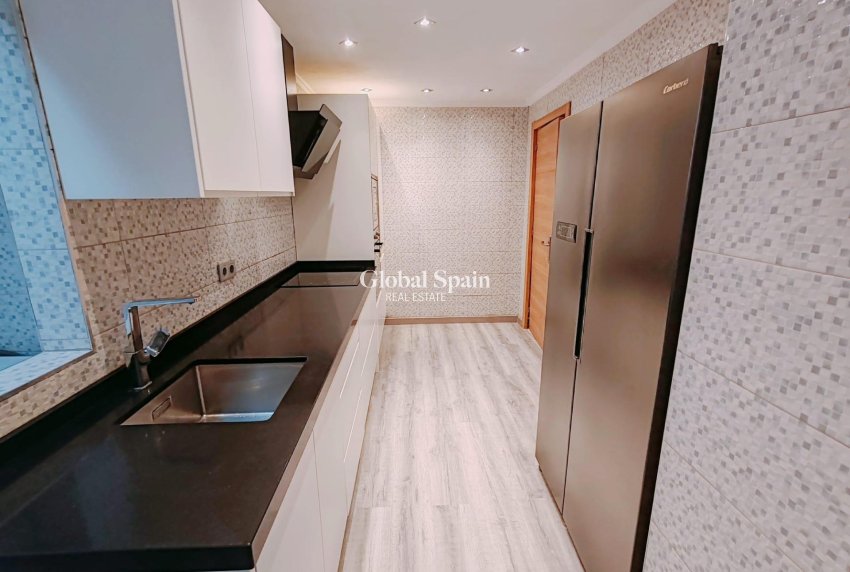 Revente - APPARTEMENT -
TORREVIEJA - Acequion