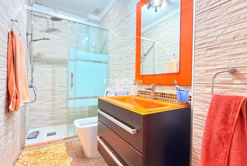 Revente - APPARTEMENT -
TORREVIEJA - Acequion