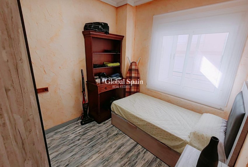 Revente - APPARTEMENT -
TORREVIEJA - Acequion