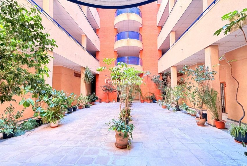Revente - APPARTEMENT -
TORREVIEJA - Acequion