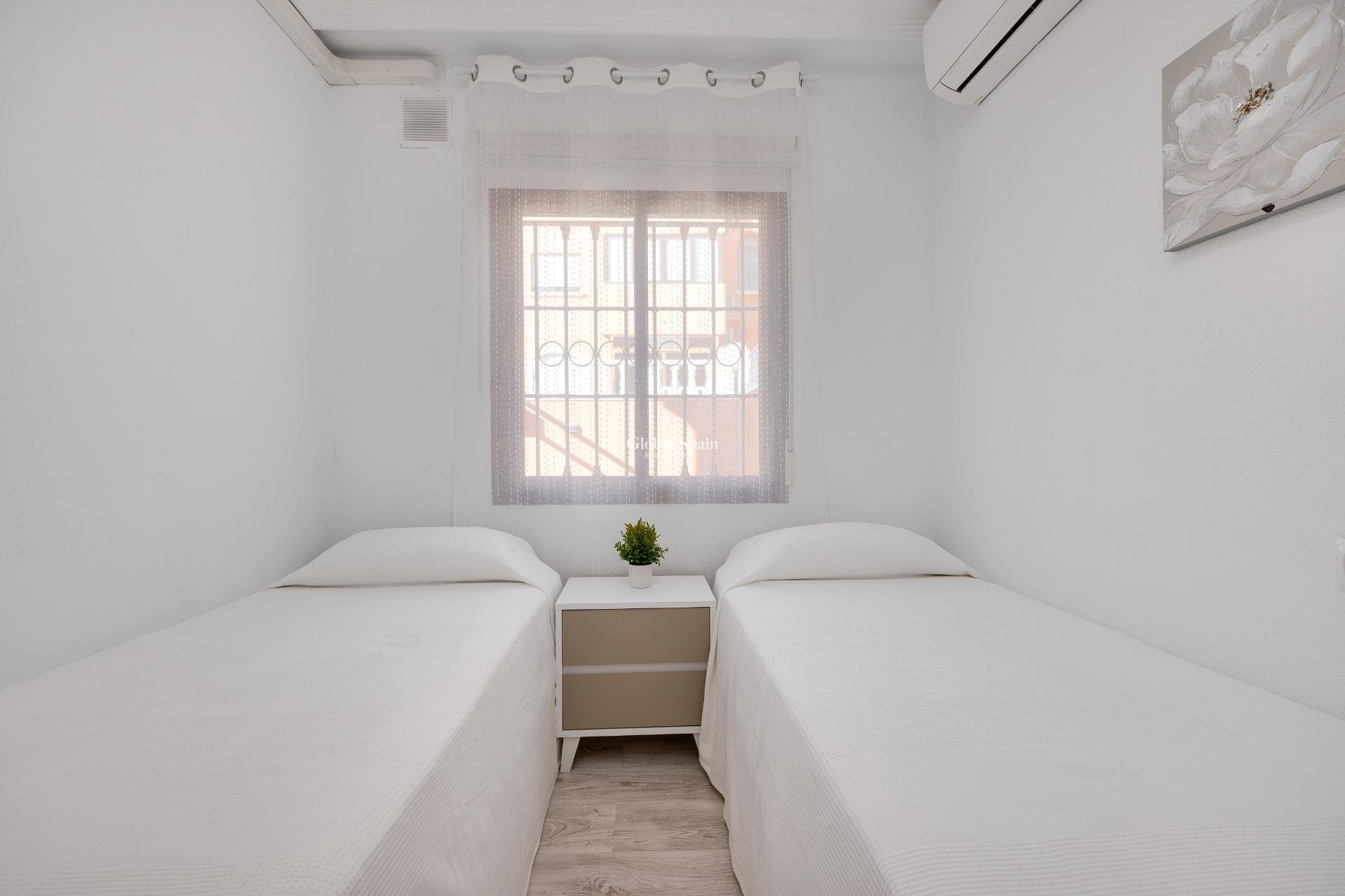 Revente - APPARTEMENT -
TORREVIEJA - Aguas Nuevas