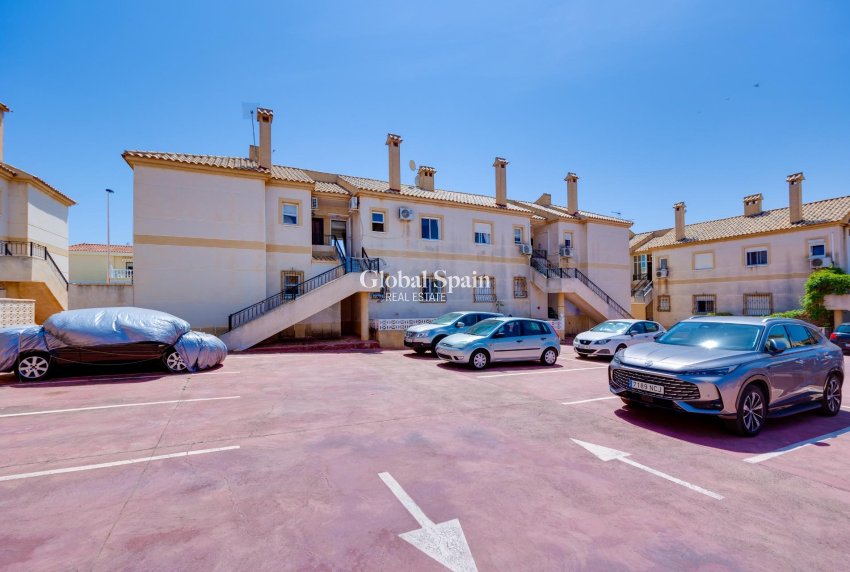 Revente - APPARTEMENT -
TORREVIEJA - Aguas Nuevas