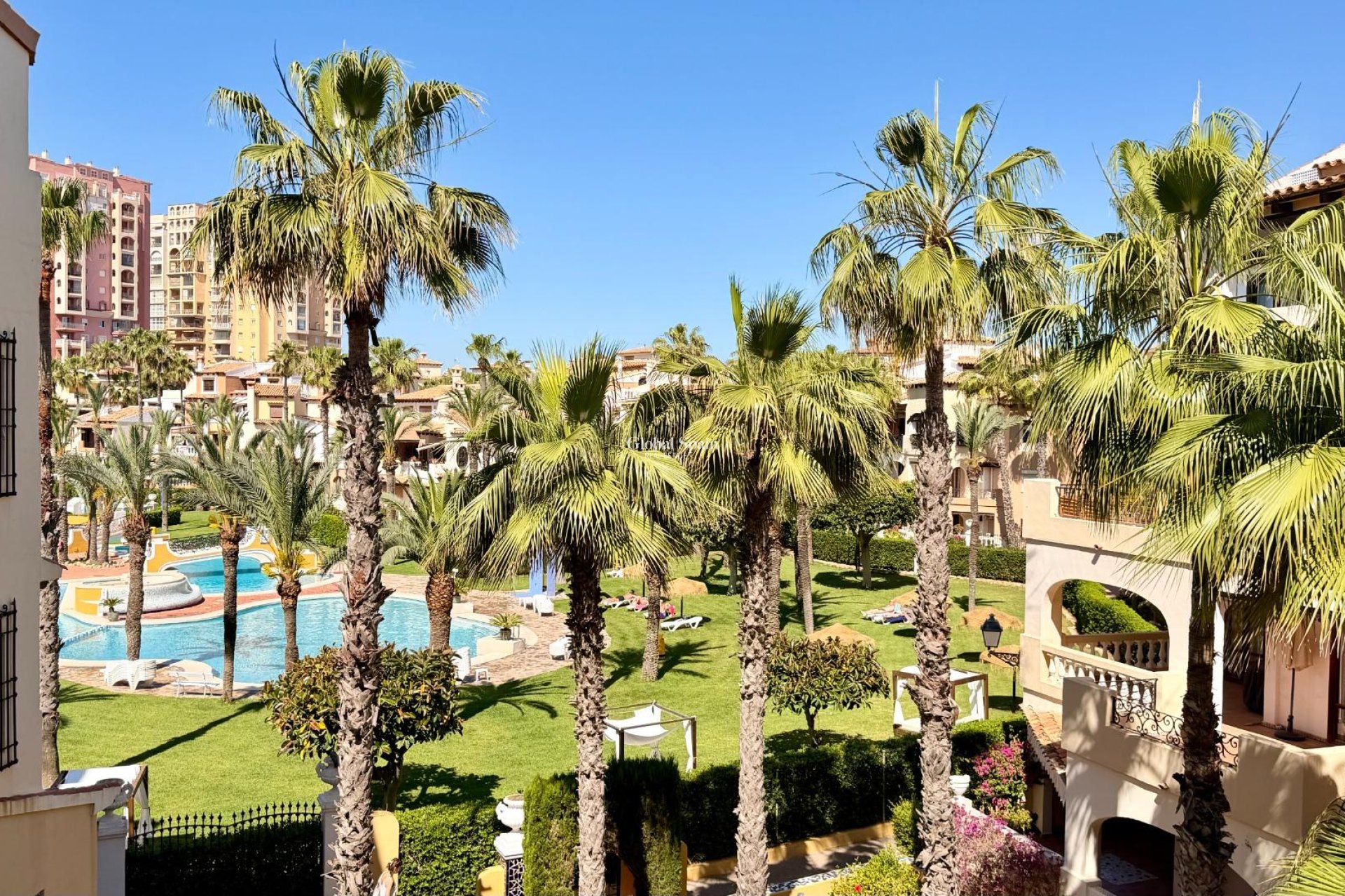 Revente - APPARTEMENT -
TORREVIEJA - Aldea del mar