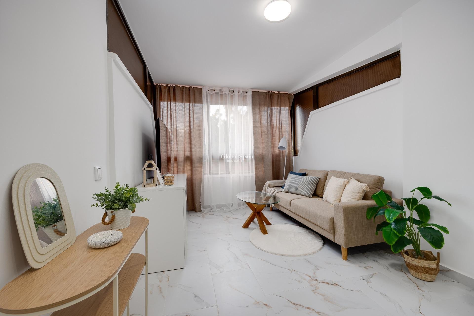 Revente - APPARTEMENT -
TORREVIEJA - Cabo Cervera