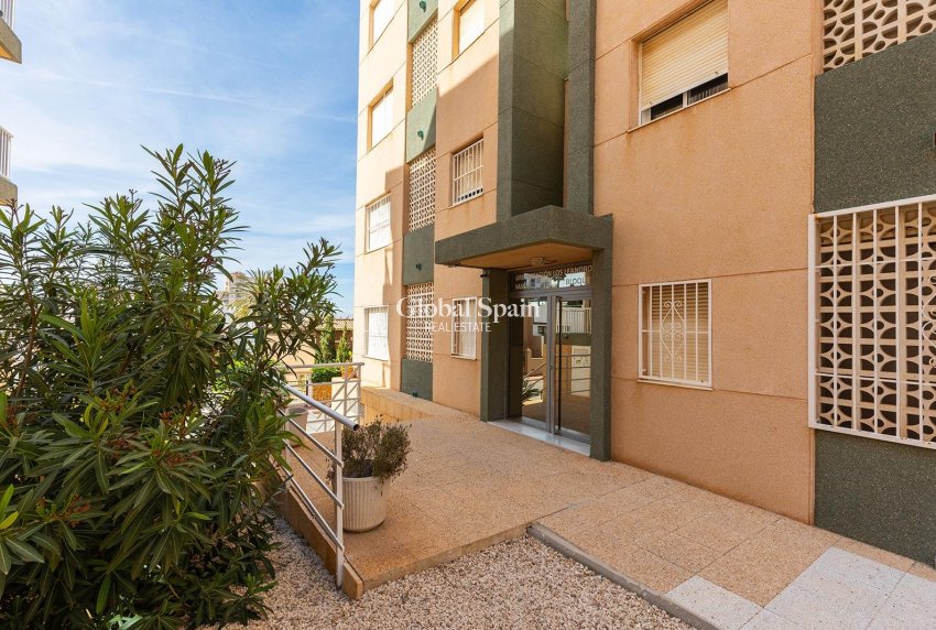 Revente - APPARTEMENT -
TORREVIEJA - Cabo Cervera